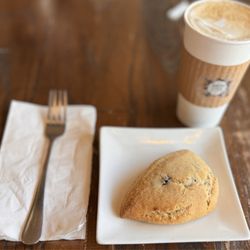 Green Eyes Coffee - Medium cappuccino and blueberry scone