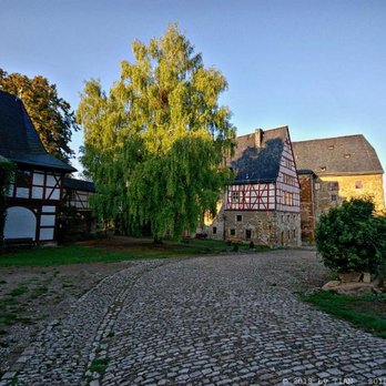Schloss Beichlingen - Schlosshof (06/2019) - Hotels Near Me