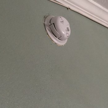 Tamalpais Motel - Broken smoke alarm that did not work. Obviously someone has been smoking in the room. - Hotels Near Me - Mill Valley, California Tamalpais Motel - Broken smoke alarm that did not work. Obviously someone has been smoking in the room. - Hotels Near Me - Mill Valley, California