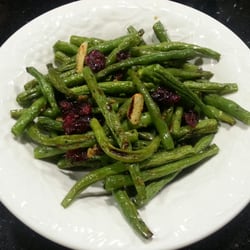 MenuFairy - Garlic Roasted Green Beans with Cranberries