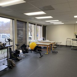 Coast Physical Therapy & Sports Medicine - Treatment area