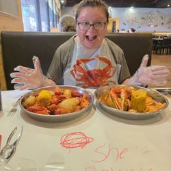 Dancing Crab - Food has arrived!