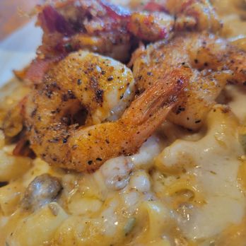 Dirty Cajun Seafood Kitchen - Monterray Dirty Mac & Cheese w/shrimp & crawfish. - Cajun/Creole Near Me - Bedford, Texas