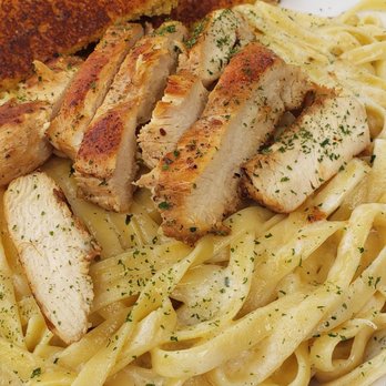 Café Waterfront - Chicken fettuccine alfredo - Seafood Near Me - Eureka, California