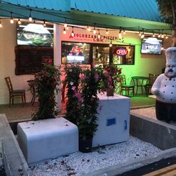 Solorzanos Pizzeria - Outside