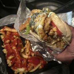 Viral fish sandwich full of fish Viral fish sandwich full of fish