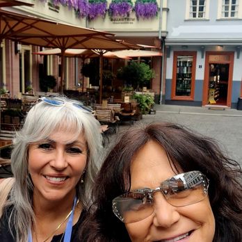 Moenus - Patisserie/Cake Shop Near Me - Frankfurt, HE Moenus - Patisserie/Cake Shop Near Me - Frankfurt, HE
