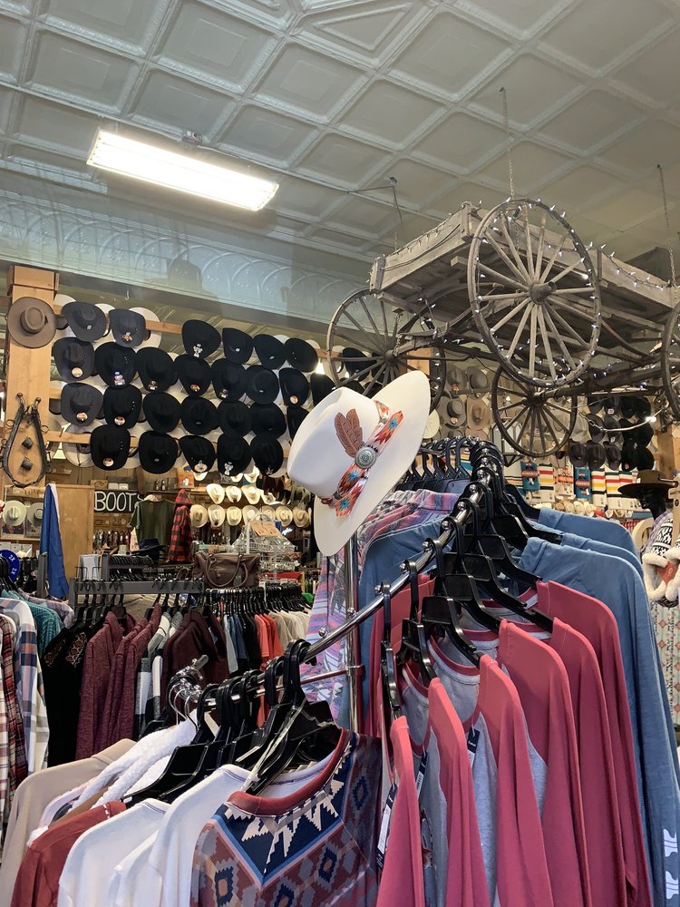 WESTERN OUTDOOR STORE Updated September 2024 17 Photos & 13 Reviews