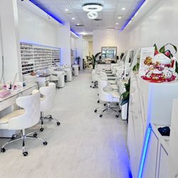 Roman's Nails Spa