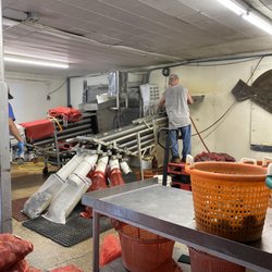 Randall's Seafood - Great operation to watch.