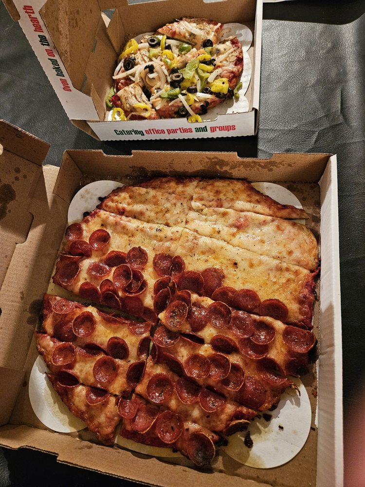 MASSEY’S PIZZA Updated October 2024 72 Photos & 50 Reviews 1951 E