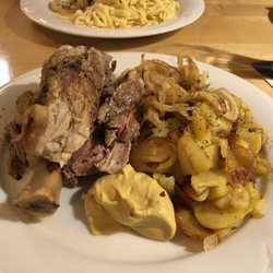 Jägerhof - Schweinshaxe mit Bratksrtoffeln