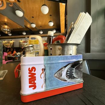 Mom's Kitchen & Bar - Mom's Kitchen And Bar - Comfort Food Near Me - New York, New York