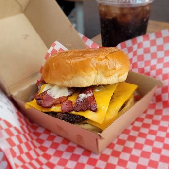Small Cheval- Rosemont - Double bacon cheeseburger - Burgers Near Me - Rosemont, Illinois