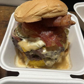 Sliders Burger - Pounder Burger w/ bacon and grilled onion - Burgers Near Me - San Jose, California Sliders Burger - Pounder Burger w/ bacon and grilled onion - Burgers Near Me - San Jose, California