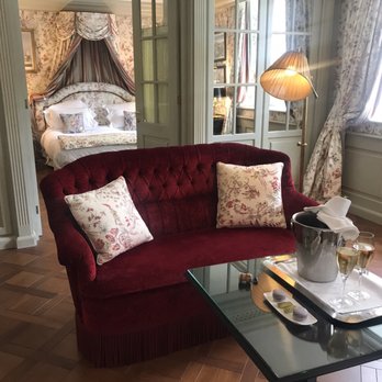 Château de Mirambeau - Restaurants Near Me - Mirambeau, 17