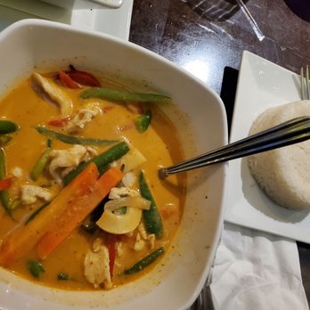 Williamsburg Thai Cuisine - Red curry with chicken - Thai Near Me - Brooklyn, New York Williamsburg Thai Cuisine - Red curry with chicken - Thai Near Me - Brooklyn, New York