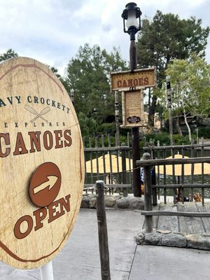 Davy Crockett's Explorer Canoes by null