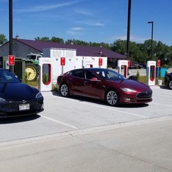 Tesla Supercharger - The Nebraska BarN & Grille has put windshield washing station at this location.