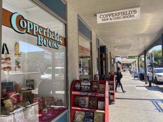 Copperfield's Books by null