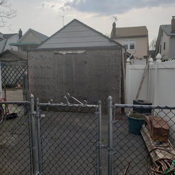 Sealed Tite Home Improvement - Before Pictures: These pictures showcase the types of remediation we provide. - Siding Near Me - Bayside, New York