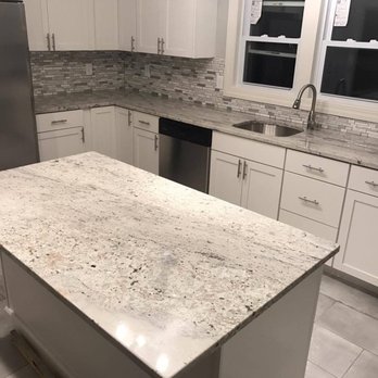Belmont Stones - River White Kitchen with Tiled backsplash and Island - Countertop Installation Near Me - Belmont, Massachusetts