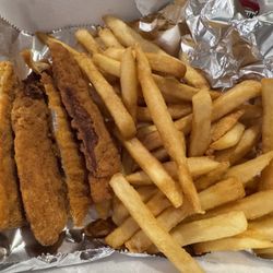 VIP Pizza & Pasta - Chicken fingers and fries