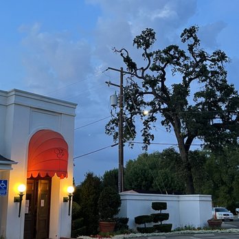 Vintage Press - Beautiful evening for a beautiful restaurant - American Near Me - Visalia, California Vintage Press - Beautiful evening for a beautiful restaurant - American Near Me - Visalia, California