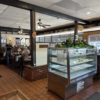 Buttermilk Cafe & Bakery - Waiting to be seated - Breakfast & Brunch Near Me - Bedford, Texas