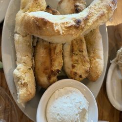 Lake Inn - Bread sticks with garlic cream cheese
