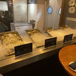 Real Seafood Company Ann Arbor - Oysters on ice in the bar