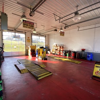 Oil Changers - Inside of the service garage. - Oil Change Stations Near Me - Abingdon, Virginia Oil Changers - Inside of the service garage. - Oil Change Stations Near Me - Abingdon, Virginia
