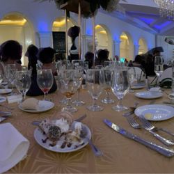 Carl’s Golfland - This is what every table looked like. No wonder they ran out of glassware.