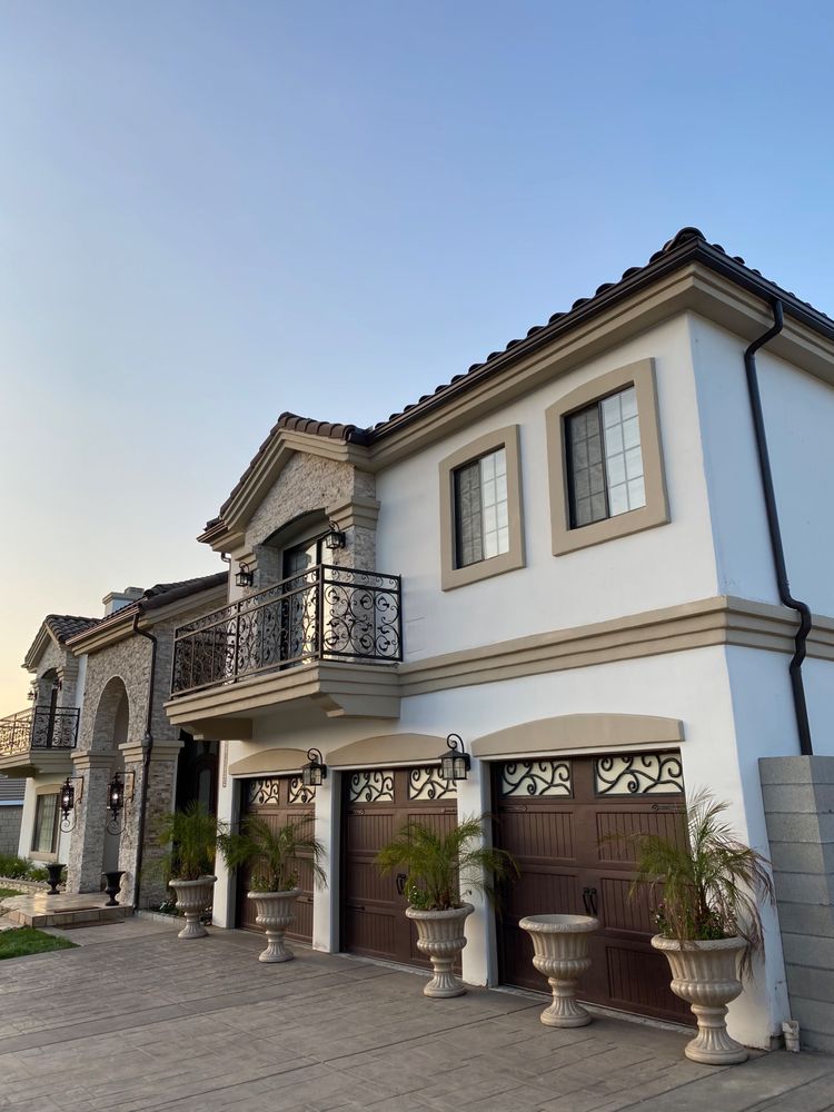 Slide of Jayrods Seamless Gutters