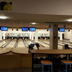 HUB Games - Bowling alley on campus in the hub building