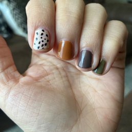 Chipped shellac manicure