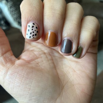 Midland Nail Lounge - Chipped shellac manicure - Nail Salons Near Me - Midland, Texas