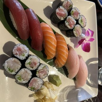Kusshi - 2 yellowtail scallion rolls, tuna, salmon & yellowtail belly nigiri. - Sushi Bars Near Me - Silver Spring, Maryland