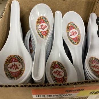 Oriental Mart - Soup spoons. Plastic - International Grocery Near Me - Lauderhill, Florida