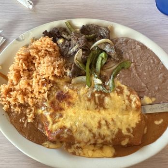 Thousand Oak Cafe II - Daily fajita plate with enchiladas, a must try - Mexican Near Me - San Antonio, Texas Thousand Oak Cafe II - Daily fajita plate with enchiladas, a must try - Mexican Near Me - San Antonio, Texas
