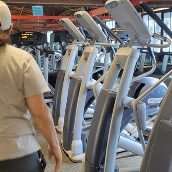 USA Gym - Upstairs cardio - Gyms Near Me - Los Angeles, California USA Gym - Upstairs cardio - Gyms Near Me - Los Angeles, California