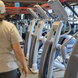 USA Gym - Upstairs cardio