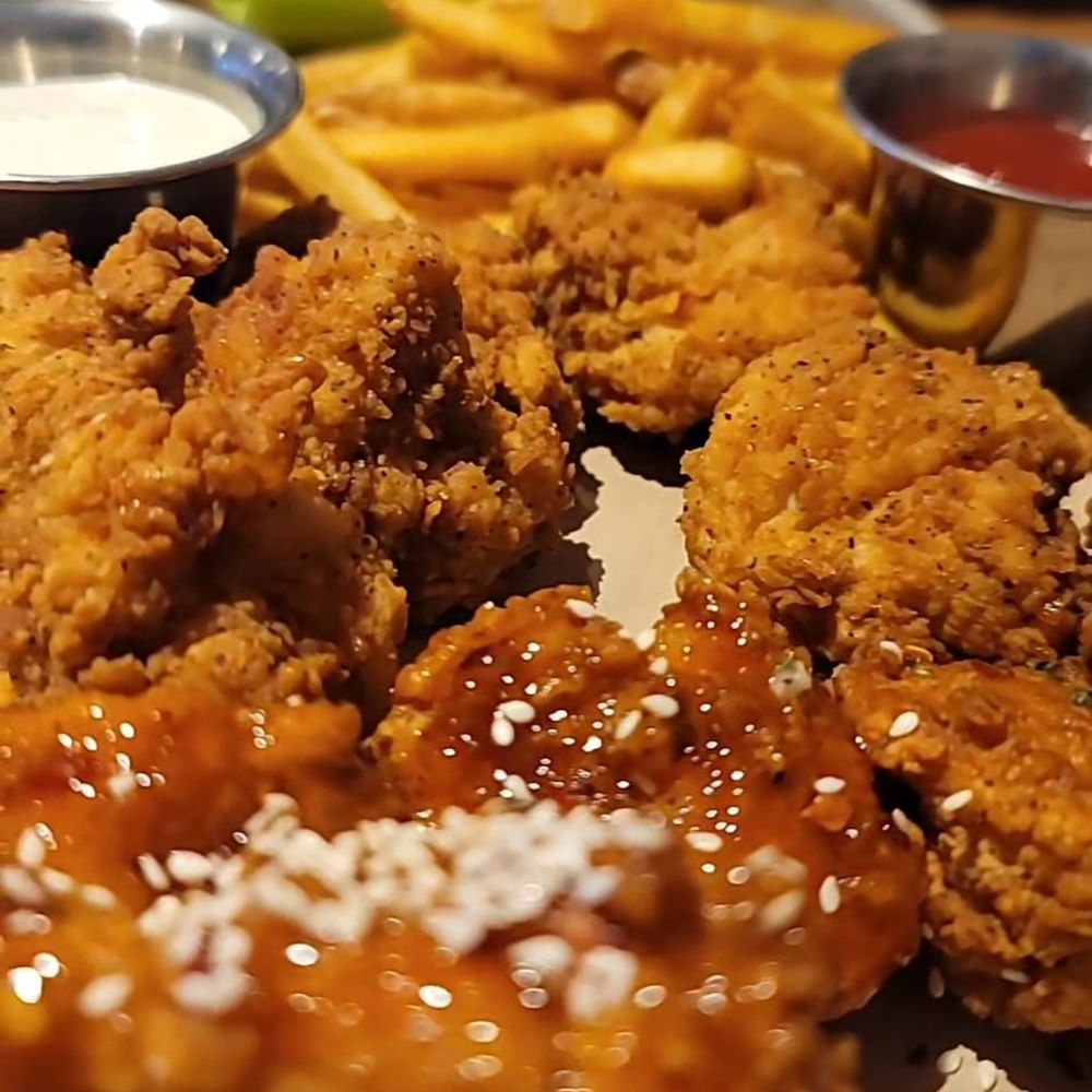 Twin Peaks - Top left: lemon pepper Bottom left: pineapple habanero - New American Near Me - Lewisville, Texas