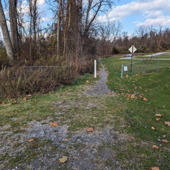 Beekman Recreation and Park - Trail that leads to the main path. - Parks Near Me - Poughquag, New York