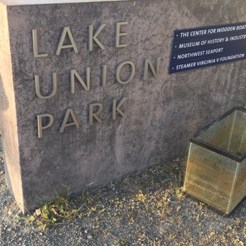 Lake Union Piers - Entryway to park - Parks Near Me - Seattle, Washington Lake Union Piers - Entryway to park - Parks Near Me - Seattle, Washington