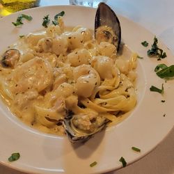 Florio's Italian Restaurant & Grille - Seafood alfredo