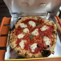 The Dainty - Margarita pizza