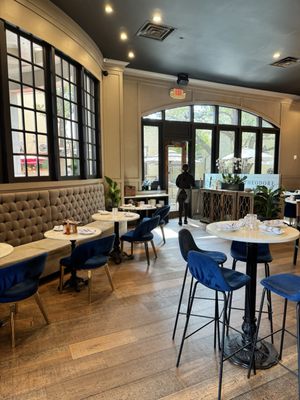 J.Theodore Restaurant & Bar by null