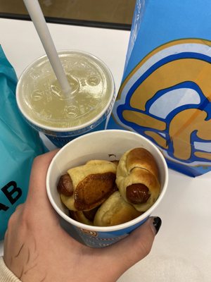 Auntie Anne's by null