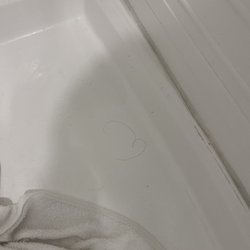 Avid Hotels Nashville - Hair in shower.